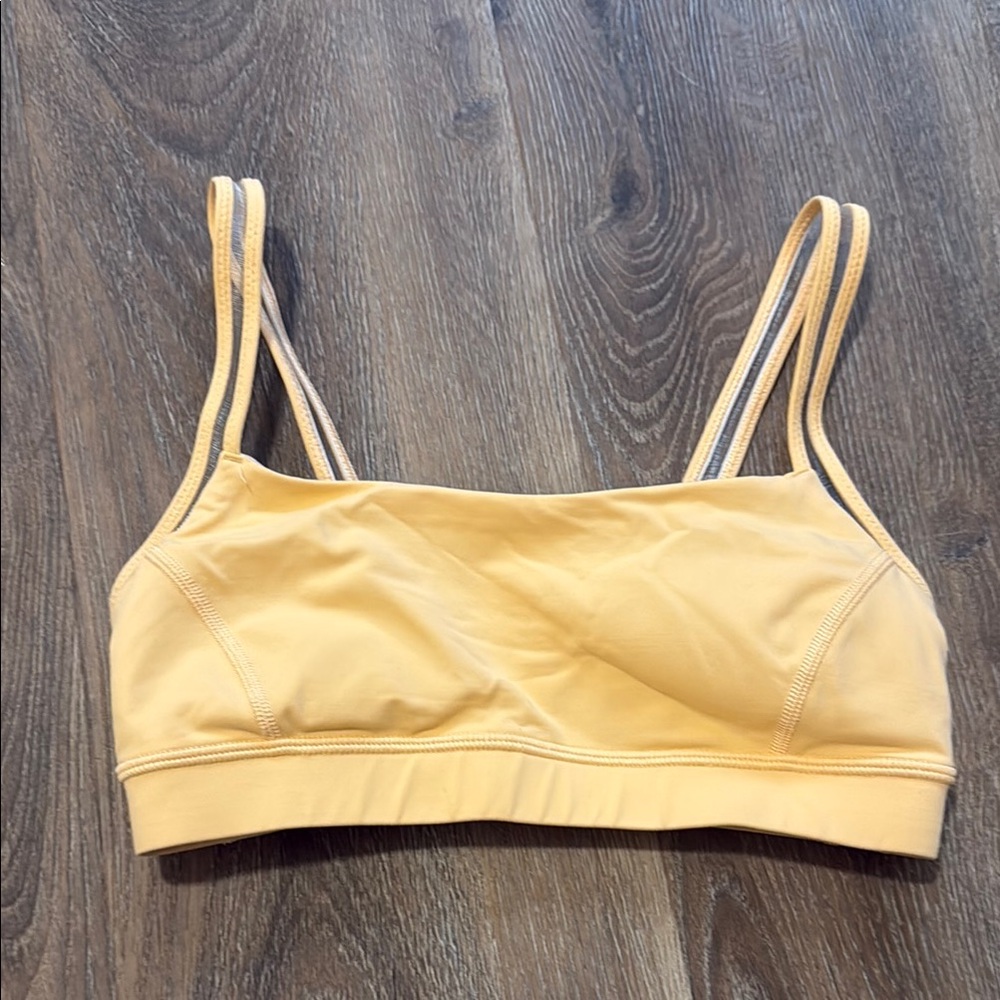 Lululemon Peach Sports Bra with Dual Straps and Supportive Band